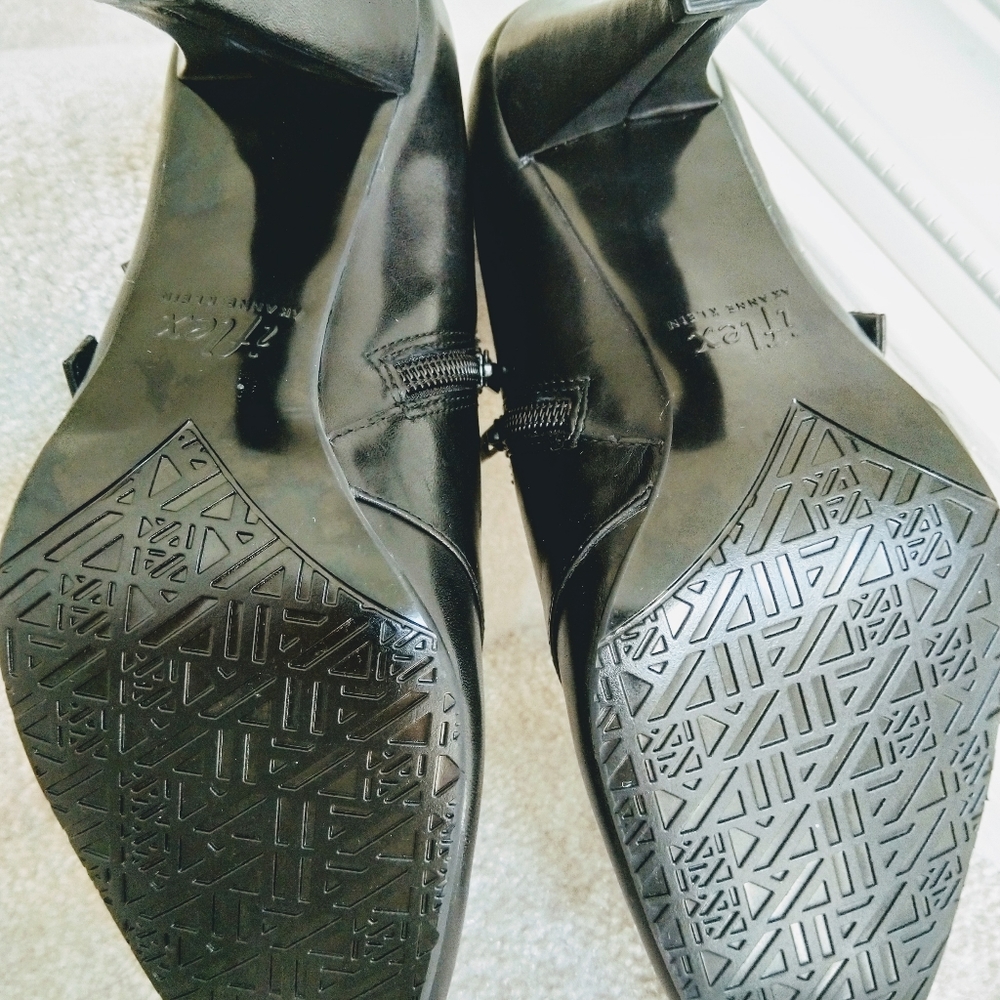 Black leather ankle booties with gold buckles size 7 - Picture 5 of 6